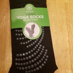 🆕️Gaiam toeless yoga socks